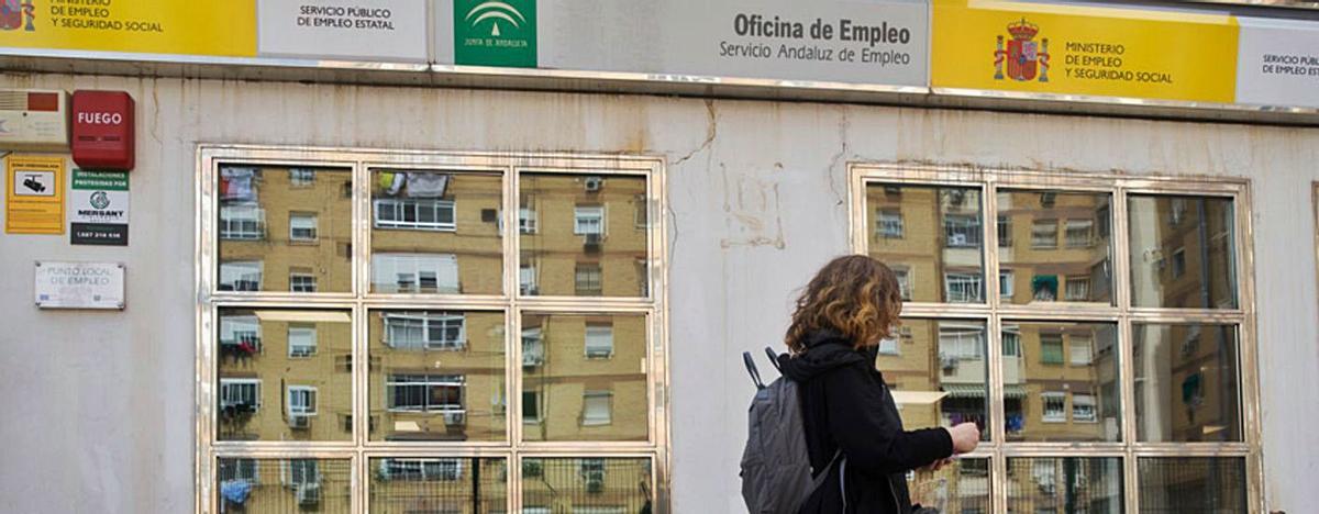 La tercera ola sitúa ya a Málaga en cifras récord de paro femenino y de servicios