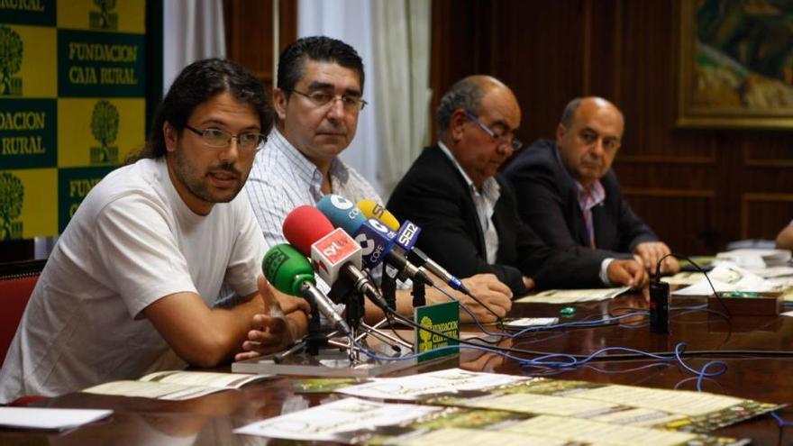 Pedro Gómez Turiel, del comité organizador; Rafael Caballero, alcalde de San Vitero; José María Nieto, diputado de Agricultura y Feliciano Ferrero, de Caja Rural de Zamora.