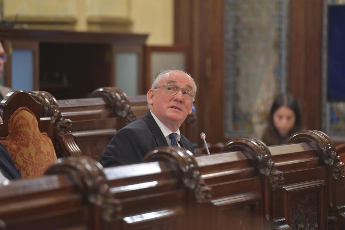 Recibió la aprobación inicial del pleno gracias a los votos favorables del PSOE y el BNG.