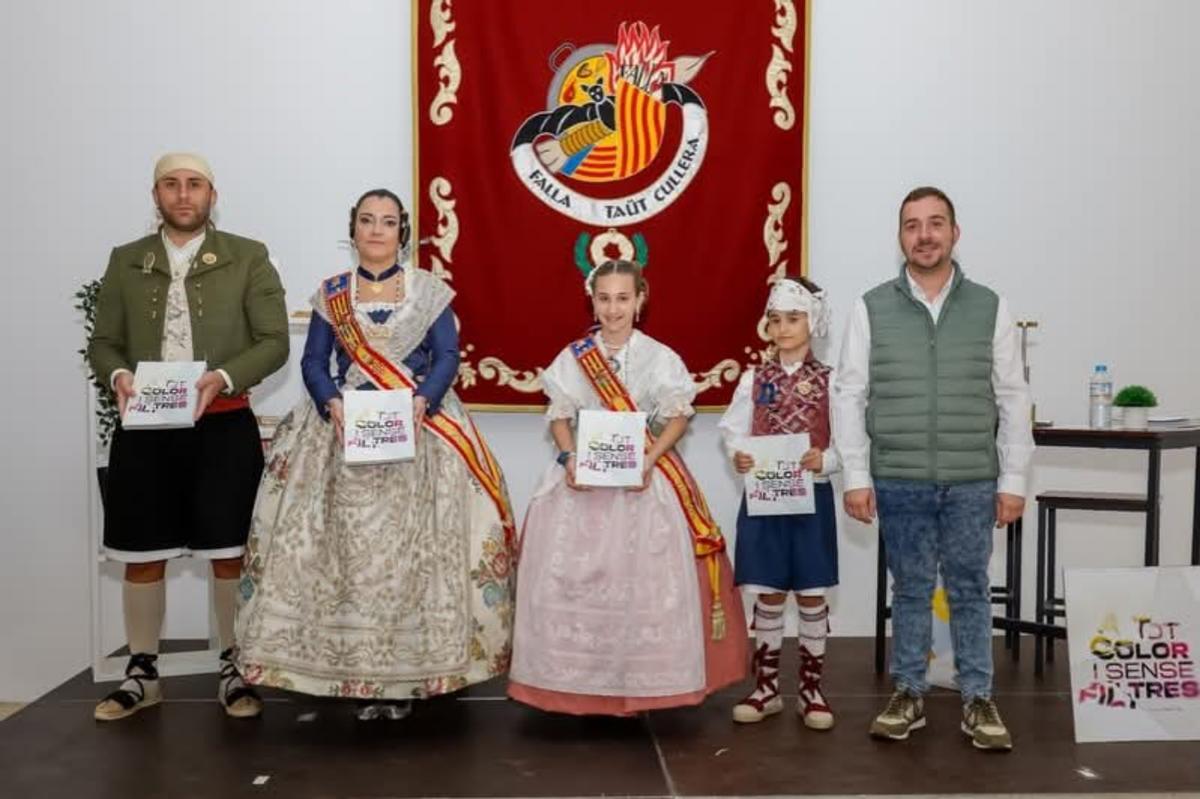 Los representantes de la comisión, en la presentación del "llibret" de este año.