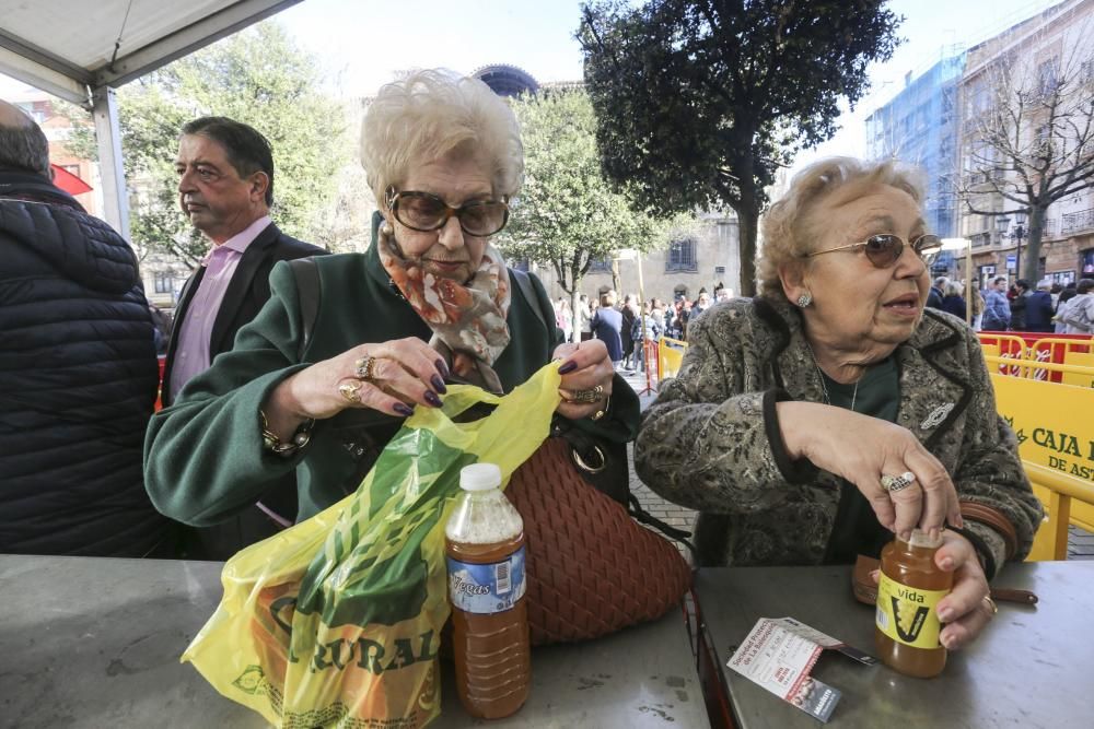 Amagüestu de la Balesquida en la plaza de Porlier, en Oviedo