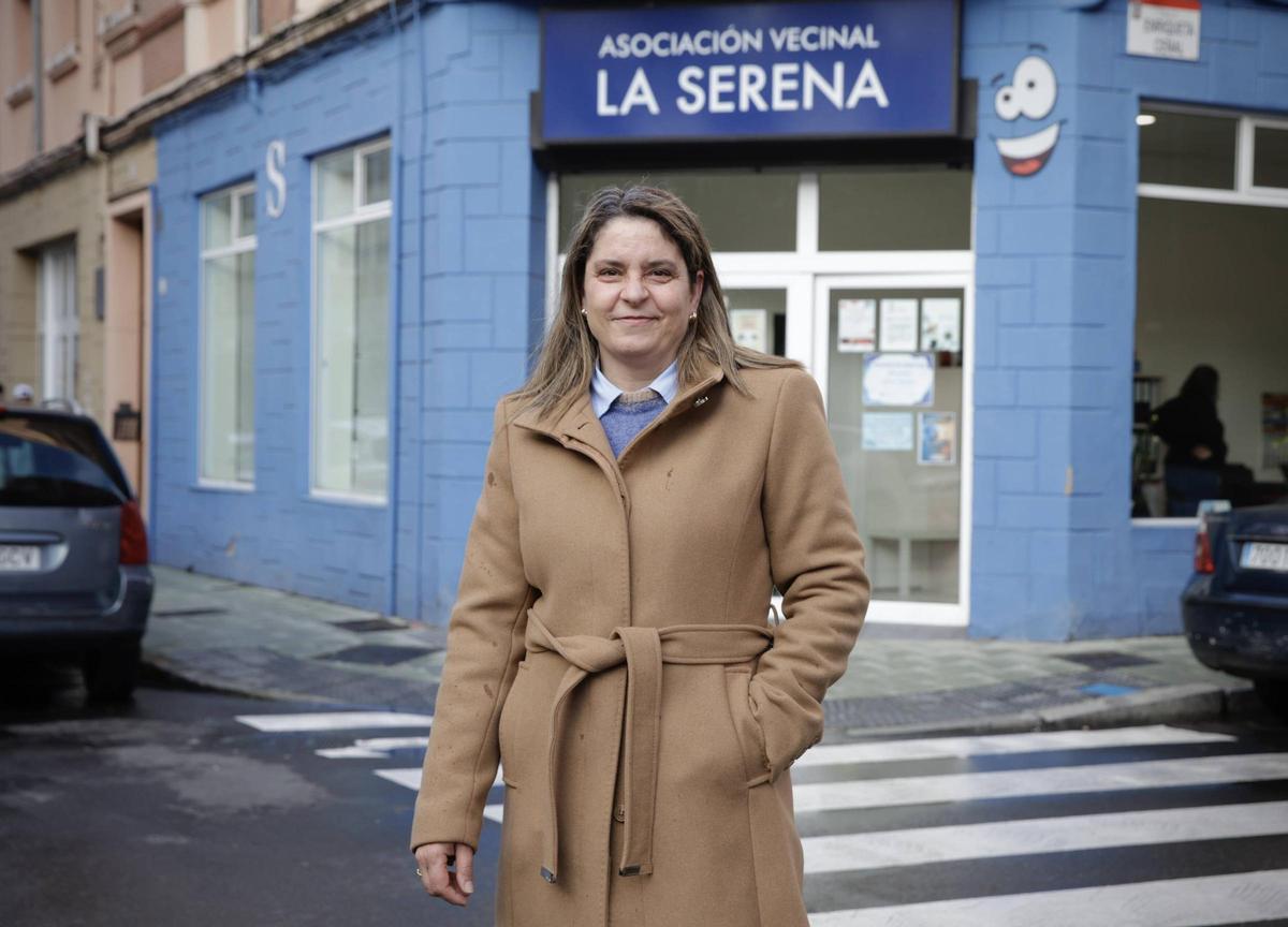 Arancha Sánchez, hoy por la tarde, a la puerta de la asociación vecinal.