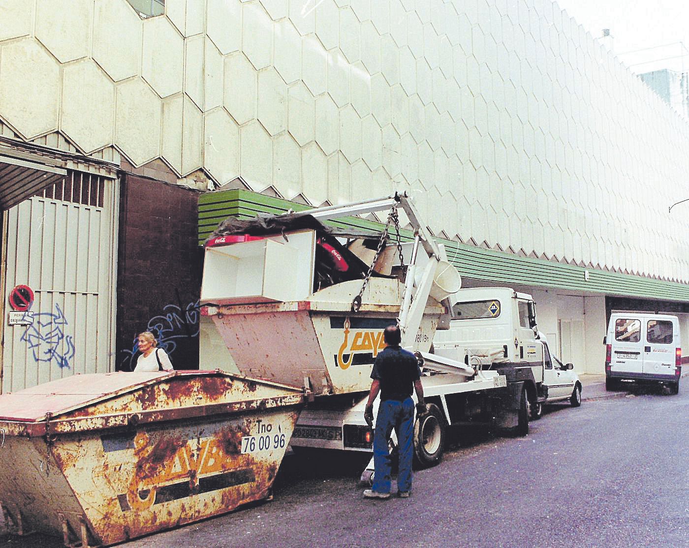 Obras para acondicionar el edificio de Simago y transformarlo en centro de El Corte Inglés.