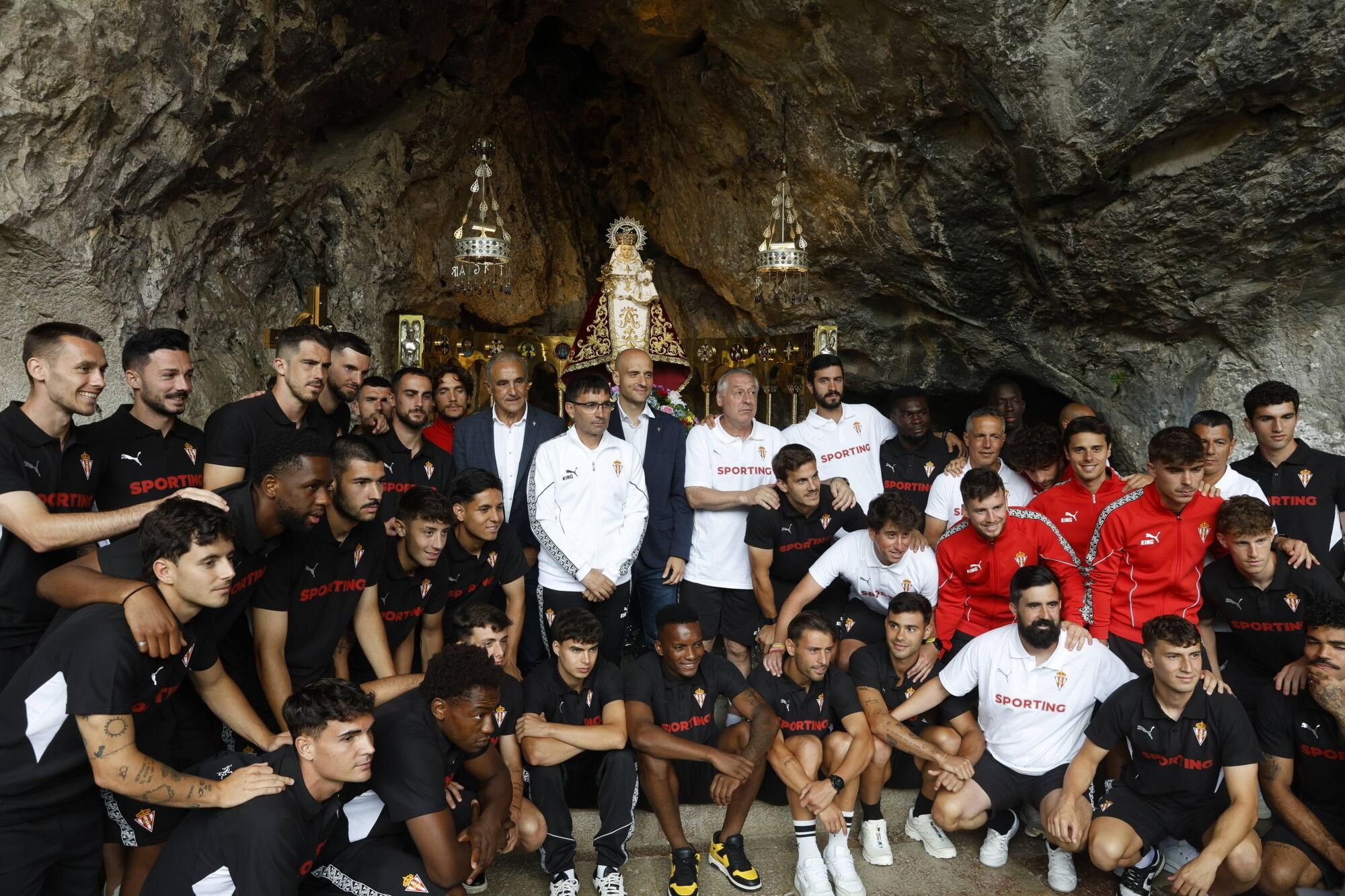 EN IMÁGENES: Visita del Sporting a La Santina en Covadonga