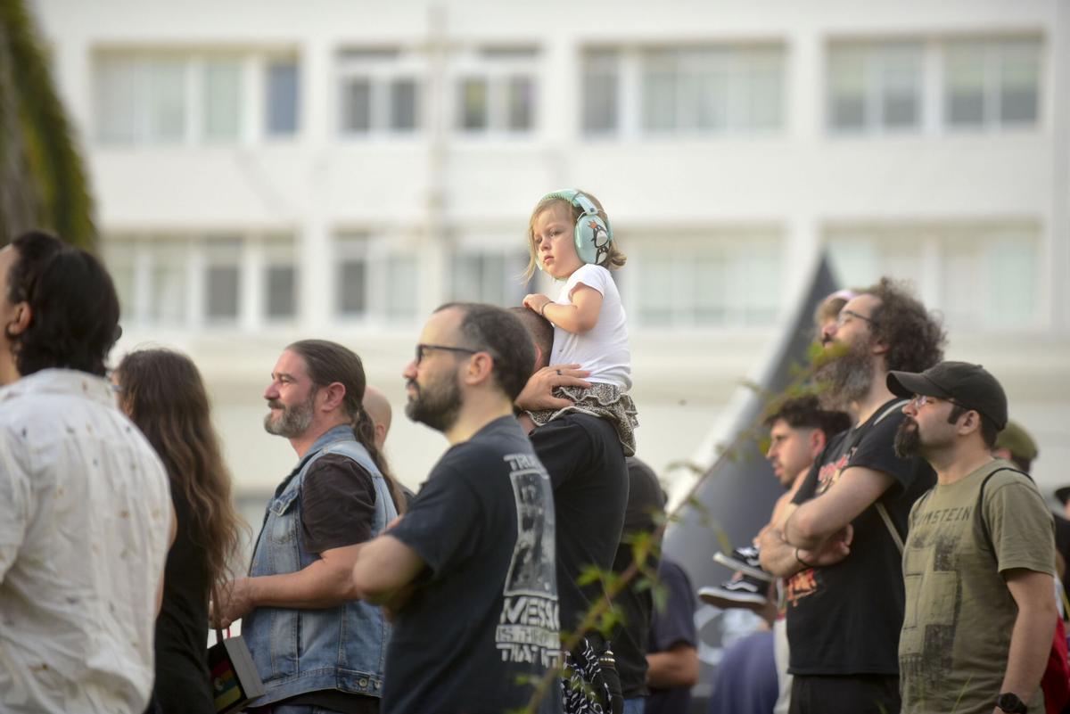 El festival gratuito del Barrio de las Flores llega a su décimo aniversario con miles de personas coreando himnos del rock and roll.