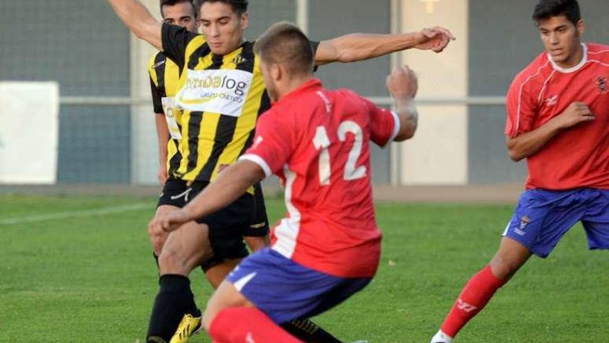 Un momento del partido disputado ayer en A Senra. // Noé Parga