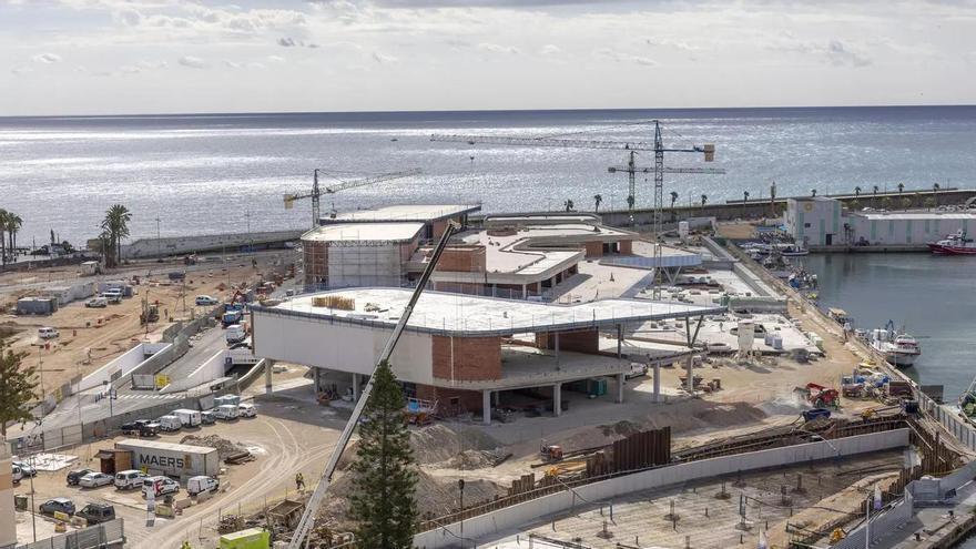 Imagen del Paseo del Mar en octubre de 2025/ Vídeo de las obras del centro de ocio (14/2/2026) y estado de la zona adyacente para el recinto ferial