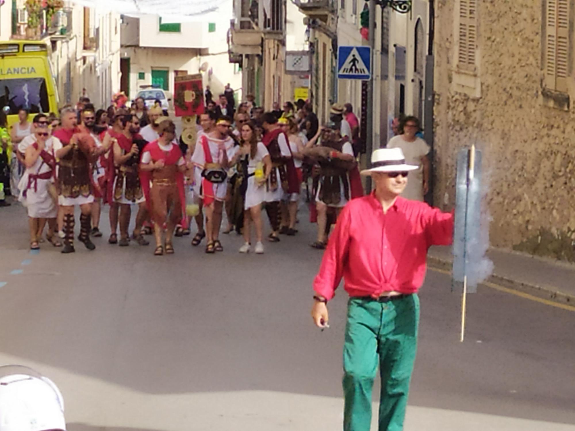 El ‘Carnaval d’estiu’ llena de color Campanet