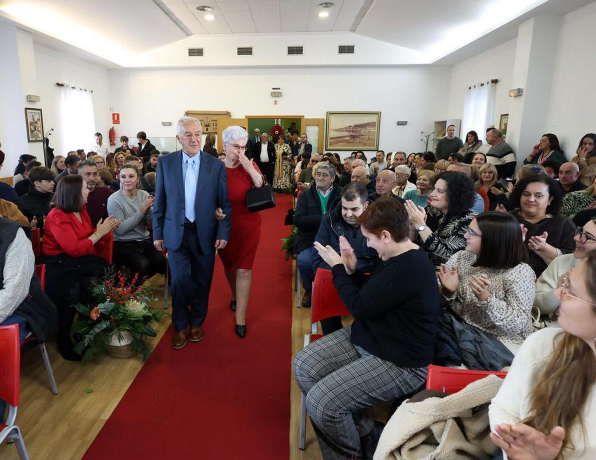 Los matrimonios acudieron al escenario. |  Gustavo Santos