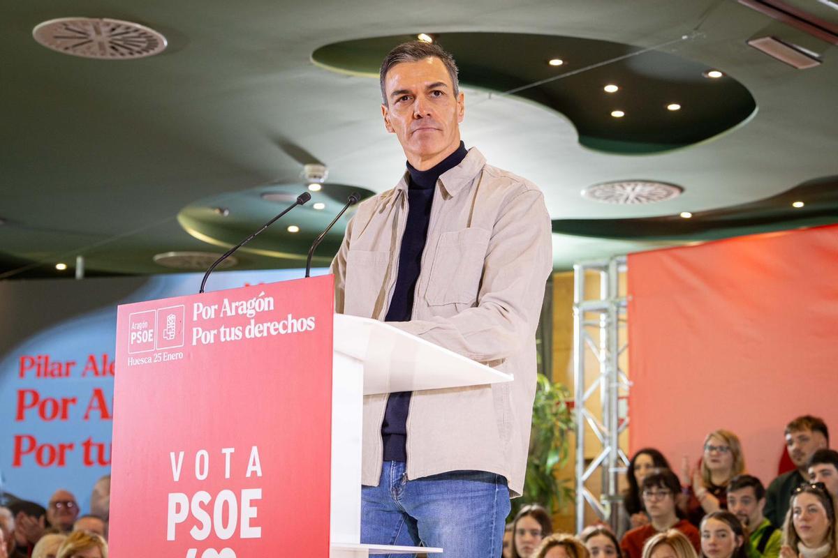 En imágenes I Pedro Sánchez arropa a Pilar Alegría en el mitin de Huesca