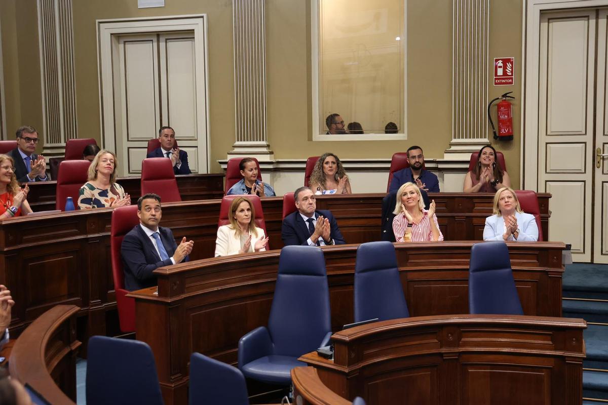 El Parlamento de Canarias aprueba por unanimidad la inclusión de La Graciosa en la letra del himno autonómico.