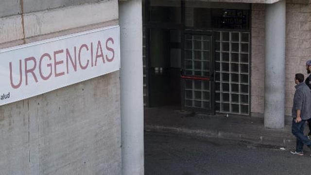 Amanecen 10 pacientes de Urgencias del Negrín en camillas