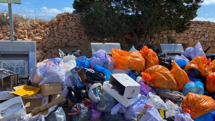 Formentera admite que limpió papeleras en las calles por las que pasaban las procesiones