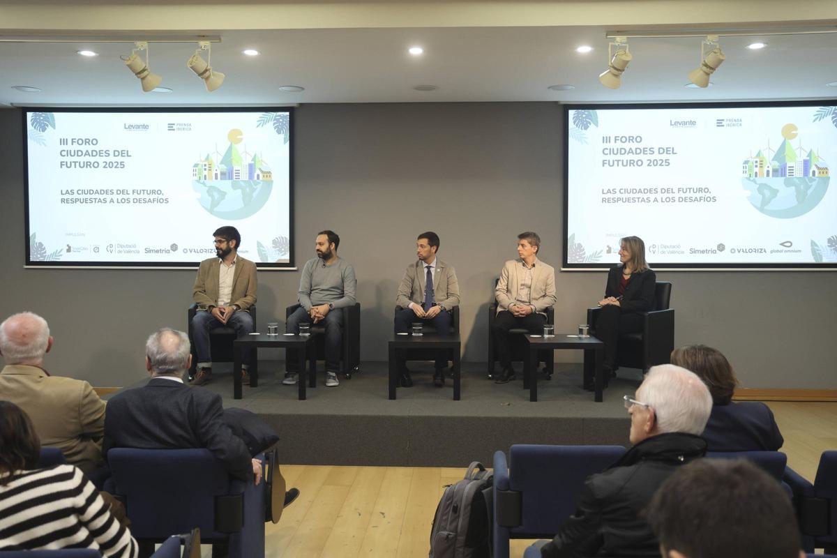 Integrantes de la mesa del Foro Ciudades del Futuro