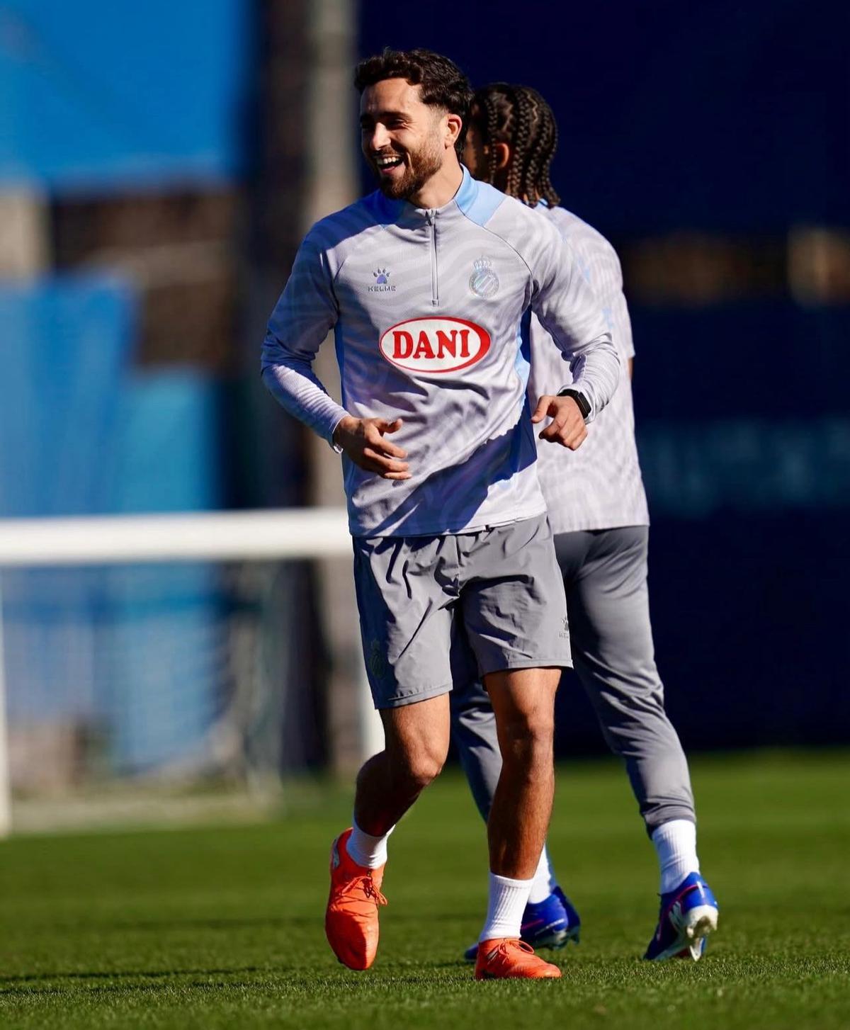 Salinas, contento durante un entreno con el Espantol.