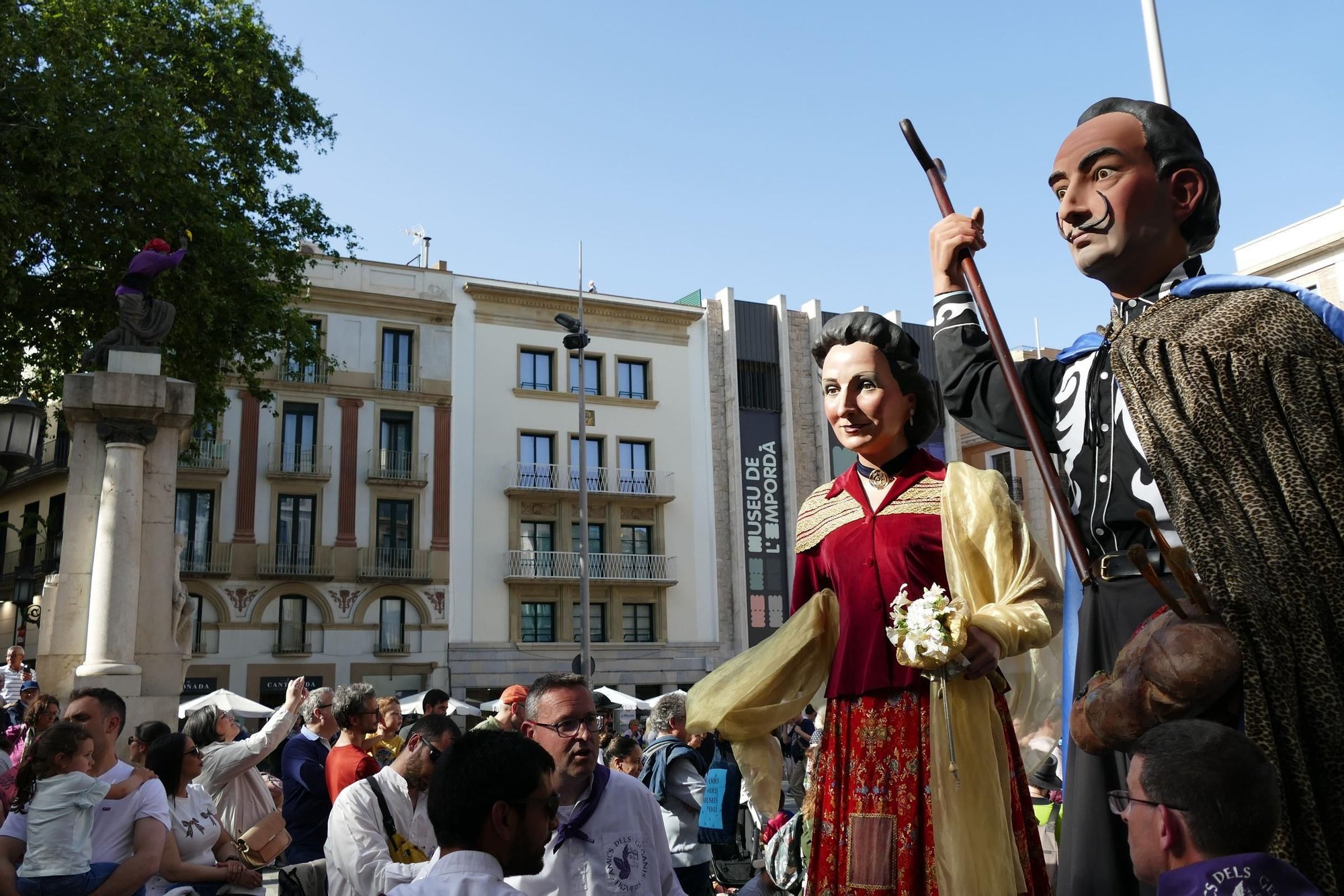 La trobada gegantera de la Diada de Santa Creu celebra els 30 anys dels Amics dels Gegants de Figueres