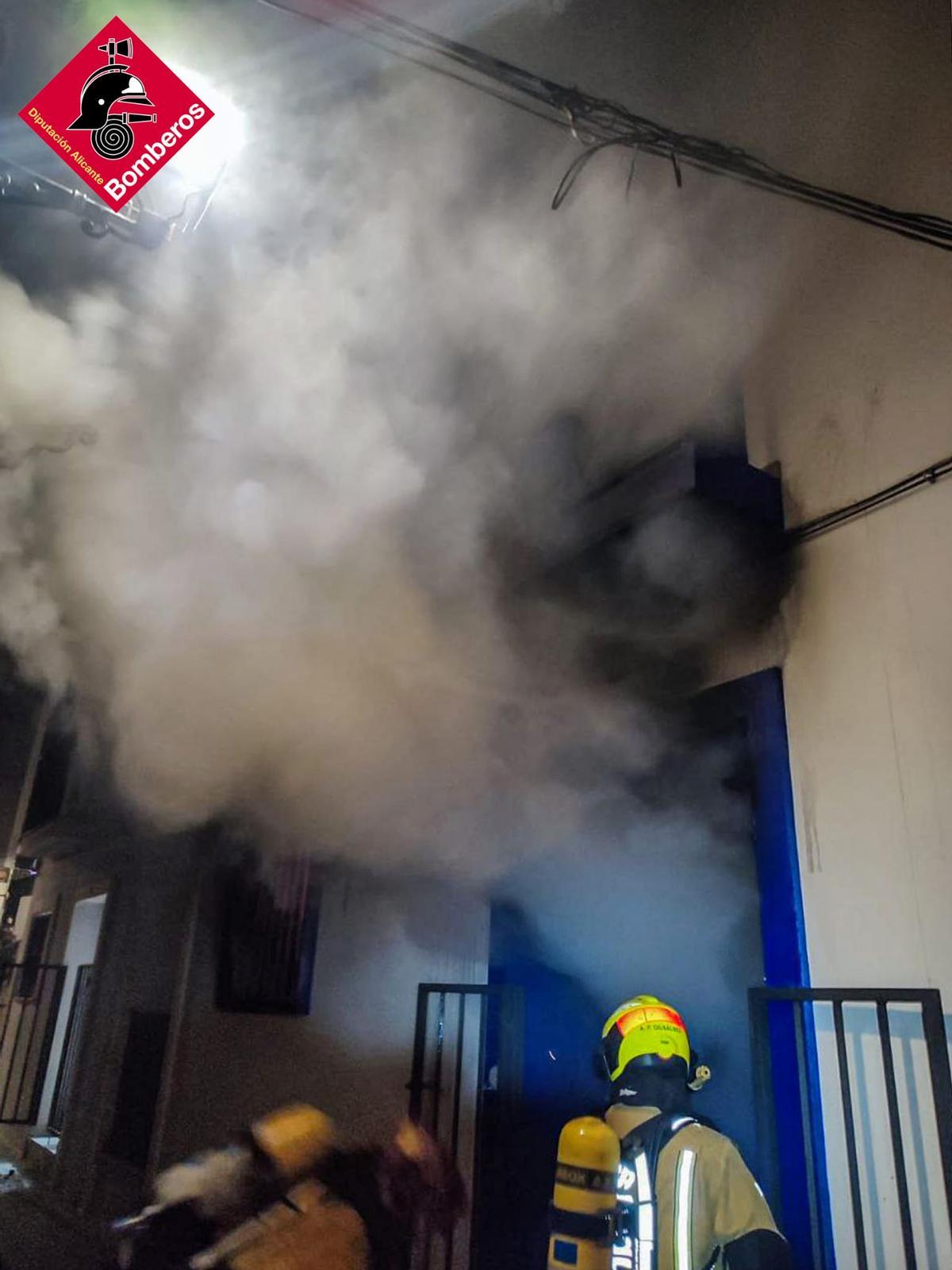 Alarma por un incendio en una casa en el casco antiguo de La Vila Alarma por un incendio en una casa en el casco antiguo de La Vila
