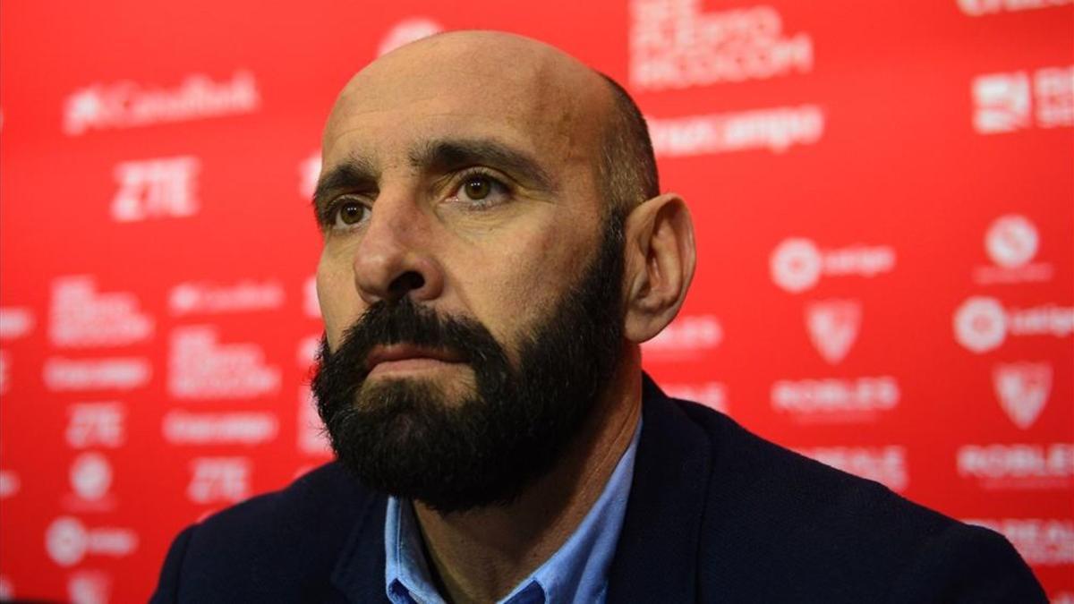 Monchi quiere que Totti le de 'clases avanzadas' de lo que es la Roma