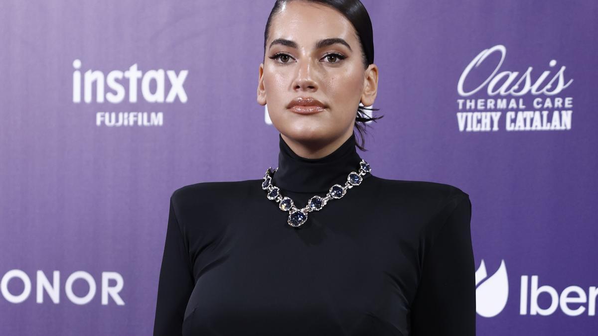Lorena Durán brilla en los Premios Woman con un vestido 'segunda piel' de Johanna Calderón