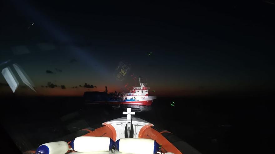 Un barco naufraga al sur de Italia dejando al menos dos migrantes fallecidos