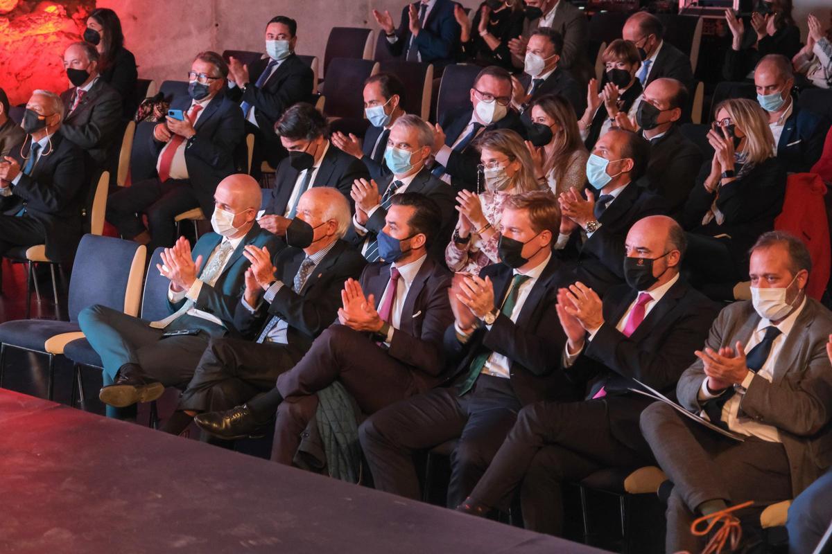 El Palacio de Congresos recibió a más de un centenar de invitados, entre empresarios y autoridades.
