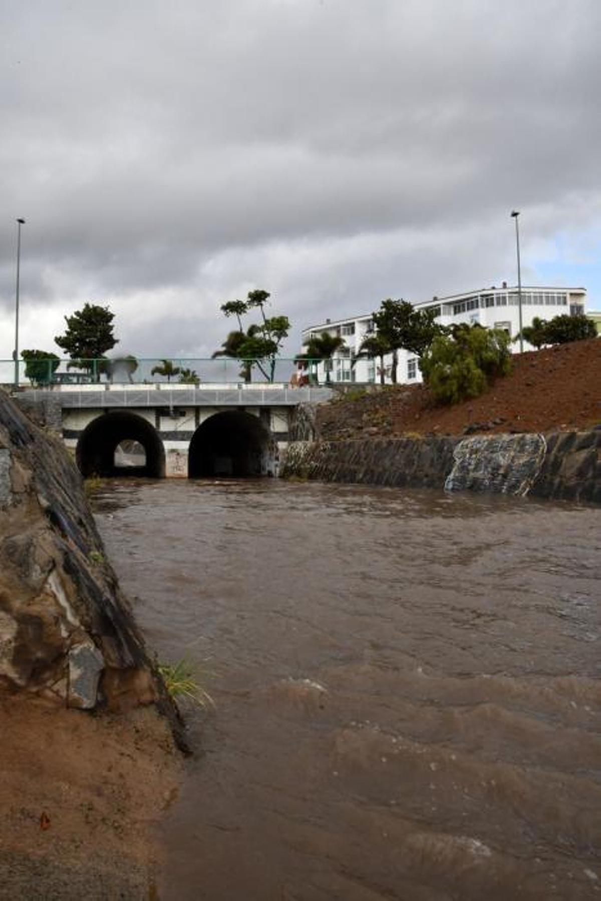 03/04/2019 VECINDARIO. SANTA LUCIA DE TIRAJANA.   Lluvia en Vecindario. Barranco de Balos. Fotógrafa: YAIZA SOCORRO.  | 03/04/2019 | Fotógrafo: Yaiza Socorro