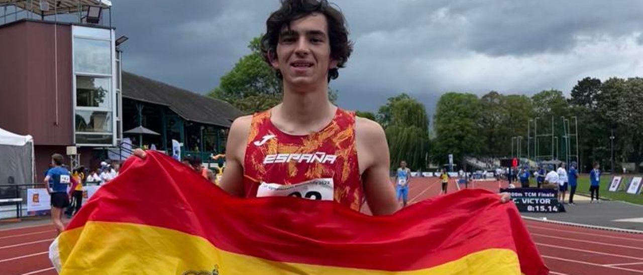 Pedro Vázquez, tras ganar el oro en el Mundial escolar.