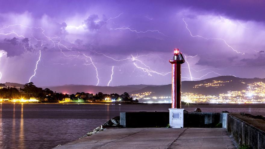 Rayos y centellas: la tormenta se cierne sobre Galicia en pleno junio