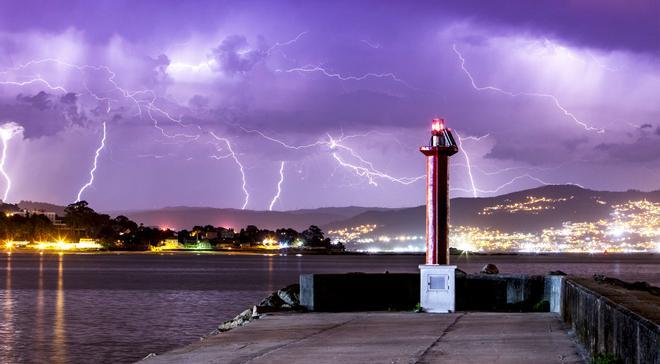 Rayos y centellas: la tormenta se cierne sobre Galicia en pleno junio