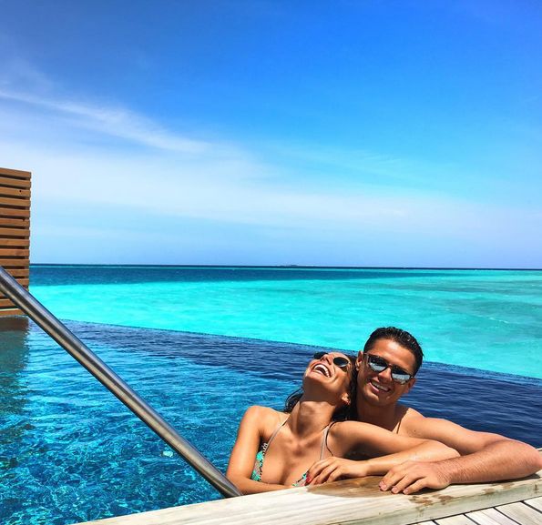 Lucía Villalón y "Chicharito" en unas idílicas vacaciones