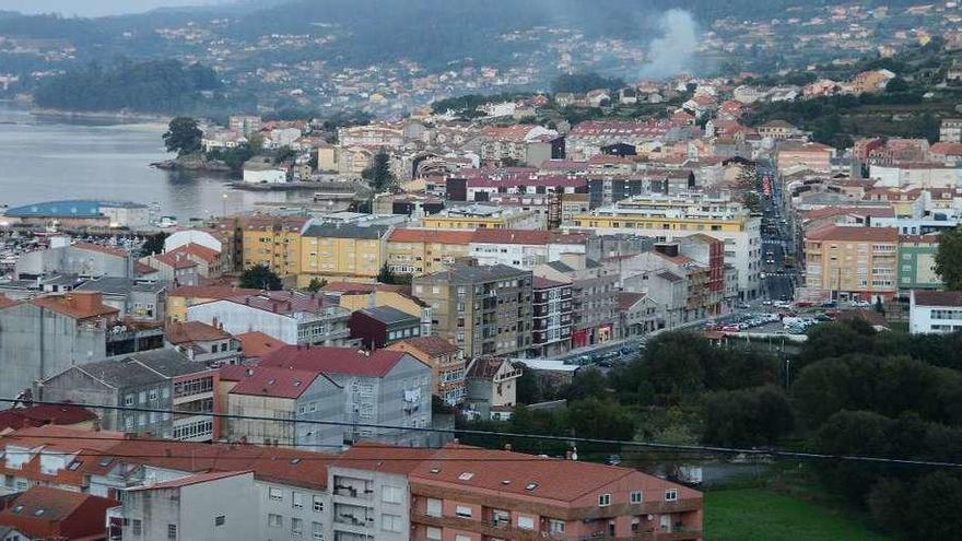 Una vista general del centro urbano de Bueu. // Gonzalo Núñez