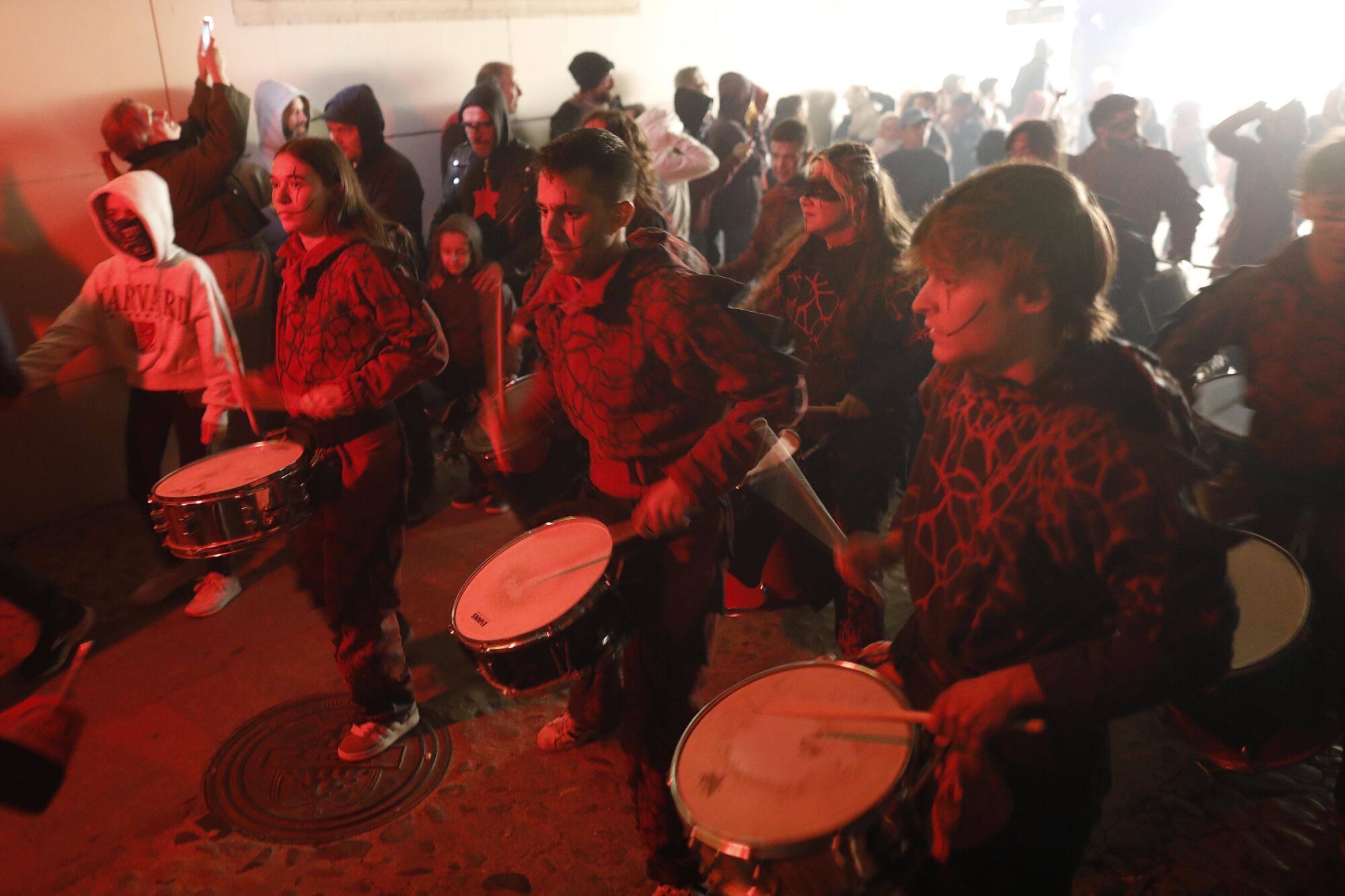 Girona. Plaça Sant Domenec. Correfoc infantil amb els Trons de l'Onyar. Fires.