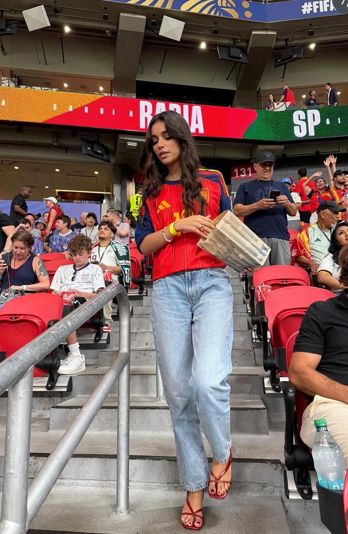 Este fue finalmente el look de Inés García para el partido entre España y Arabia Saudí