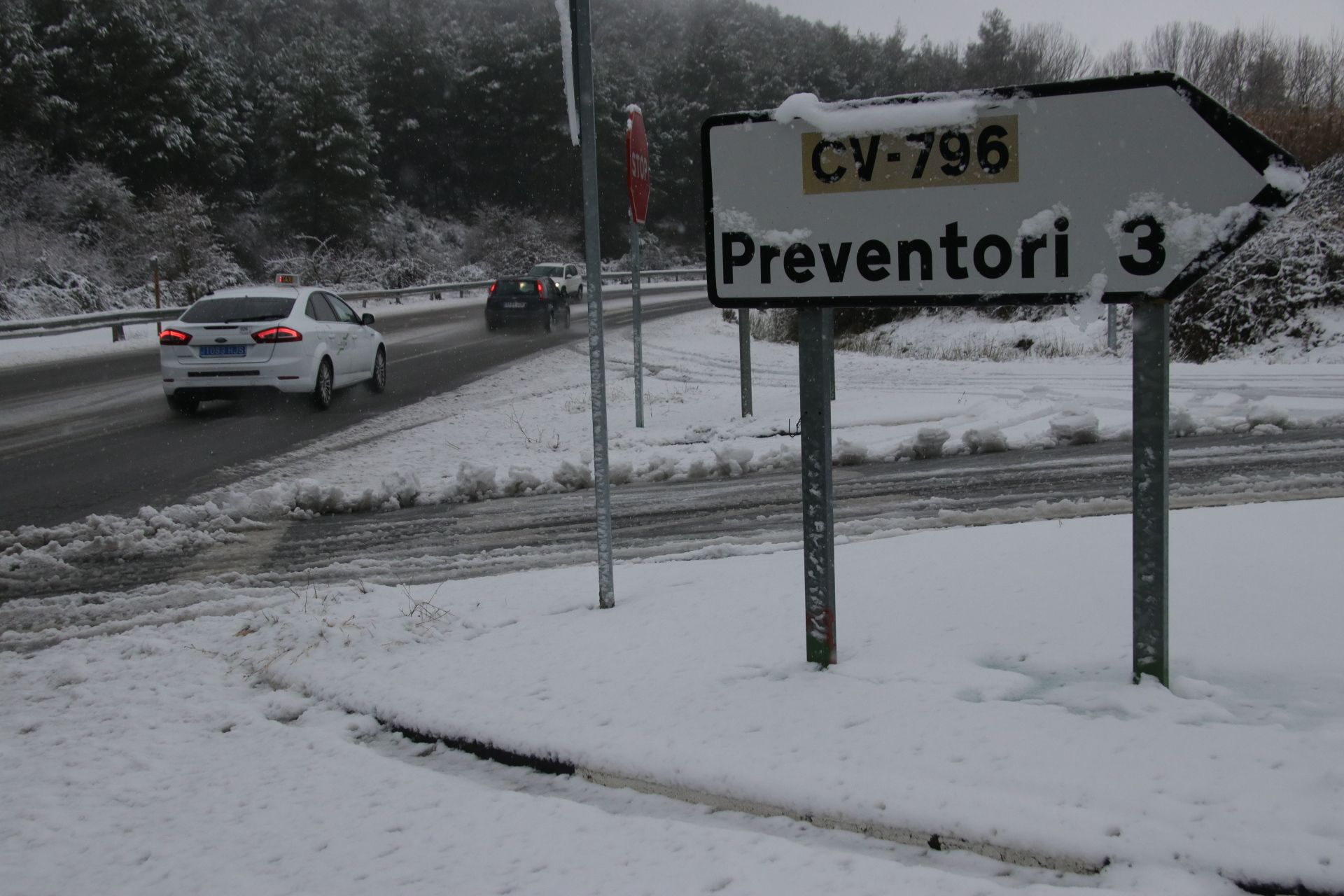 El temporal de nieve en la carretera que va desde Banyeres al Preventorio de Alcoy.