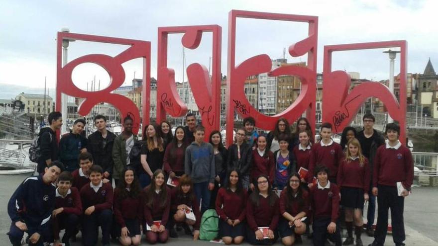 Alumnos franceses en el colegio San Vicente