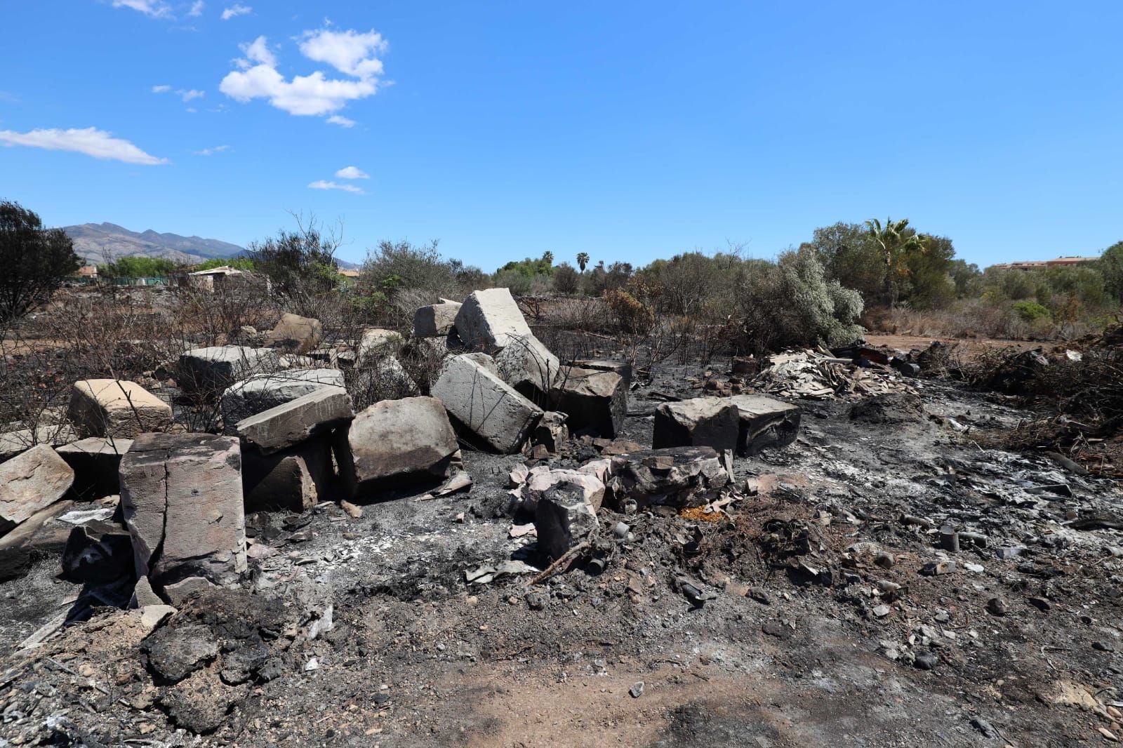 Desolación en la cuadra Borriolenc tras el incendio, un día después