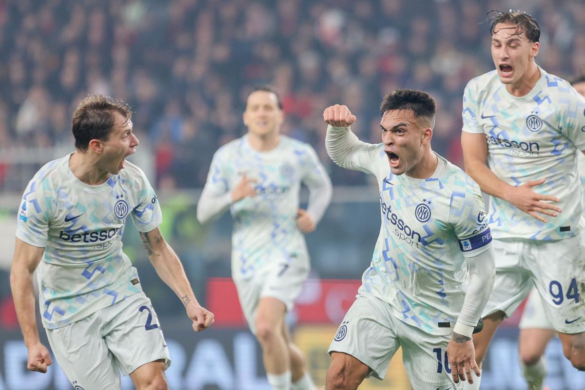 L’Inter passa in vantaggio dopo i regali di Milan e Napoli L’Inter passa in vantaggio dopo i regali di Milan e Napoli