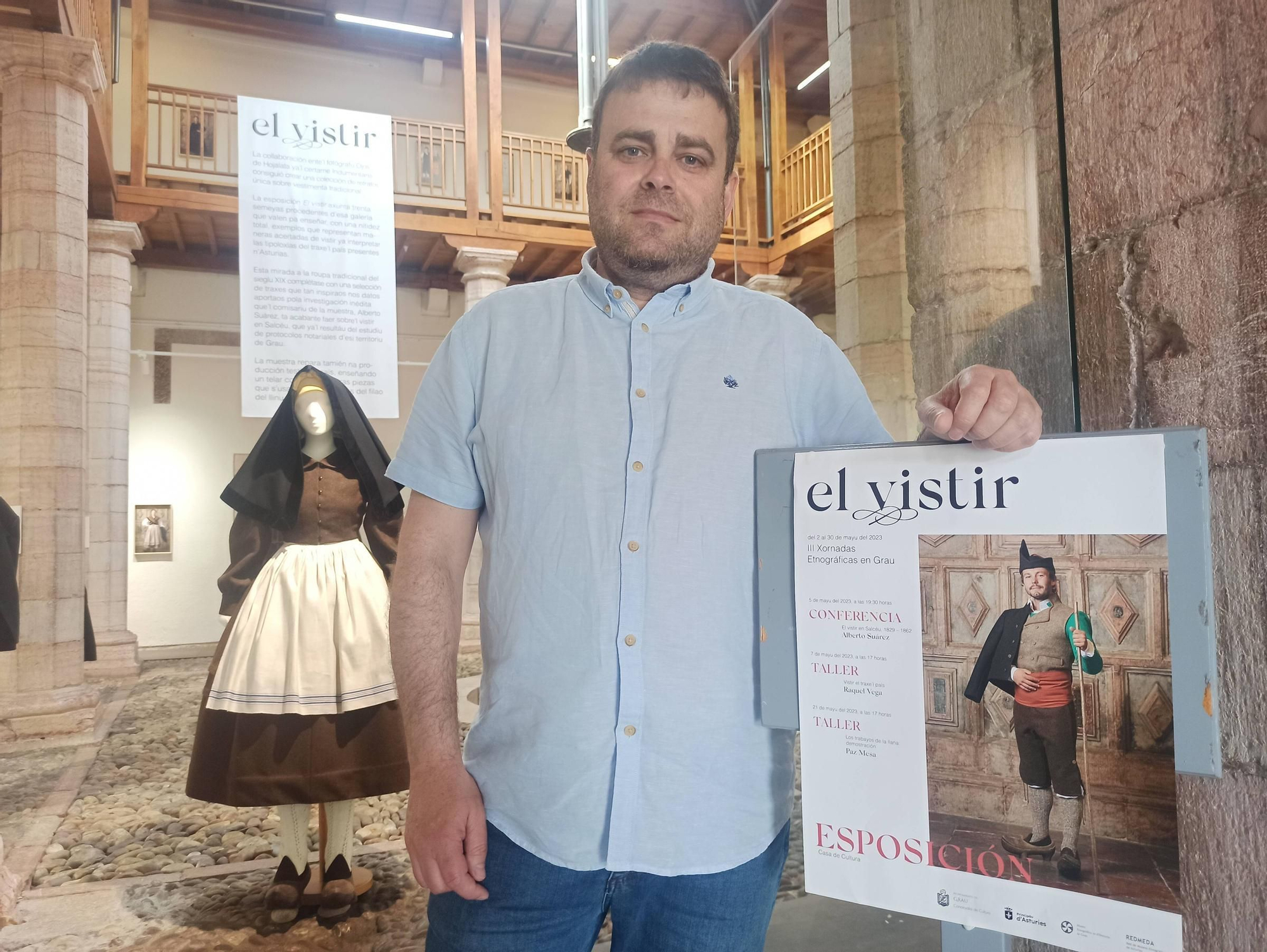 EN IMÁGENES | Así es la exposición "El vistir" sobre el traje tradicional asturiano