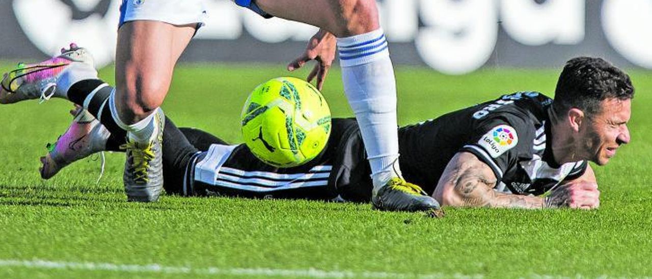 Christian y Rubén Castro, en el duelo de la temporada pasada en Cartagena. | LOF