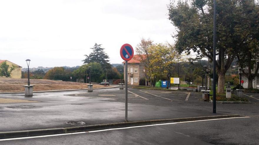 Plaza de A Rabadeira y, al fondo, terreno municipal por edificar. |   // L.O.