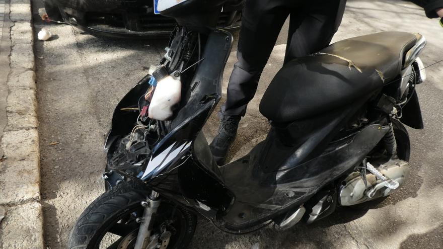 Un peatón, herido grave en Palma al ser atropellado por un ciclomotor que hacía &quot;caballitos&quot;