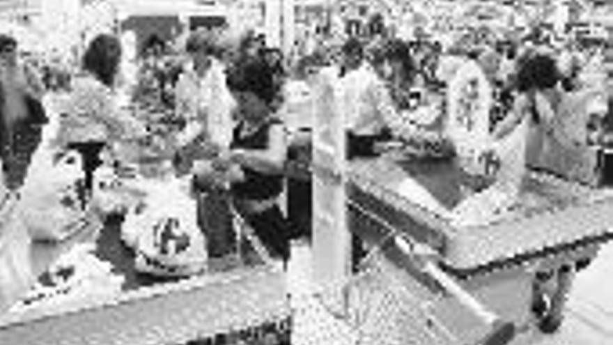 Los supermercados acusan a los hipermercados de subir los precios