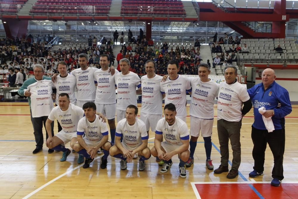 Partido benéfico entre exjugadores del Sporting y del Oviedo en favor de la Asociación Adansi