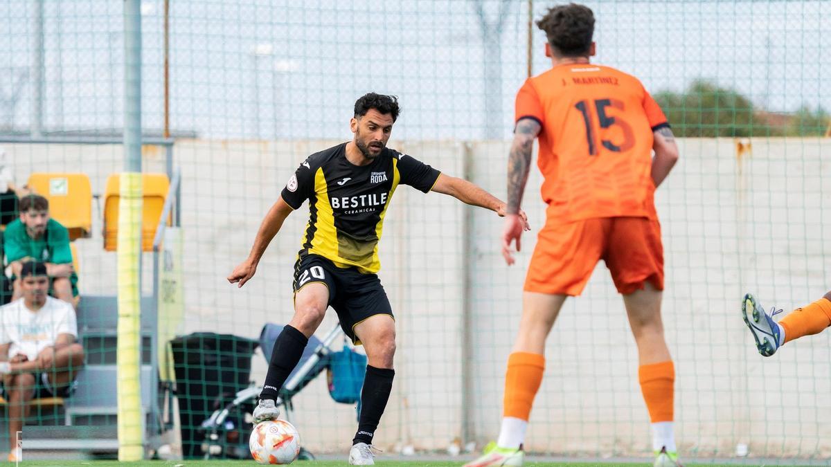 El extremo Alejandro Chavero fue el autor del solitario gol que se vio en El Regit.