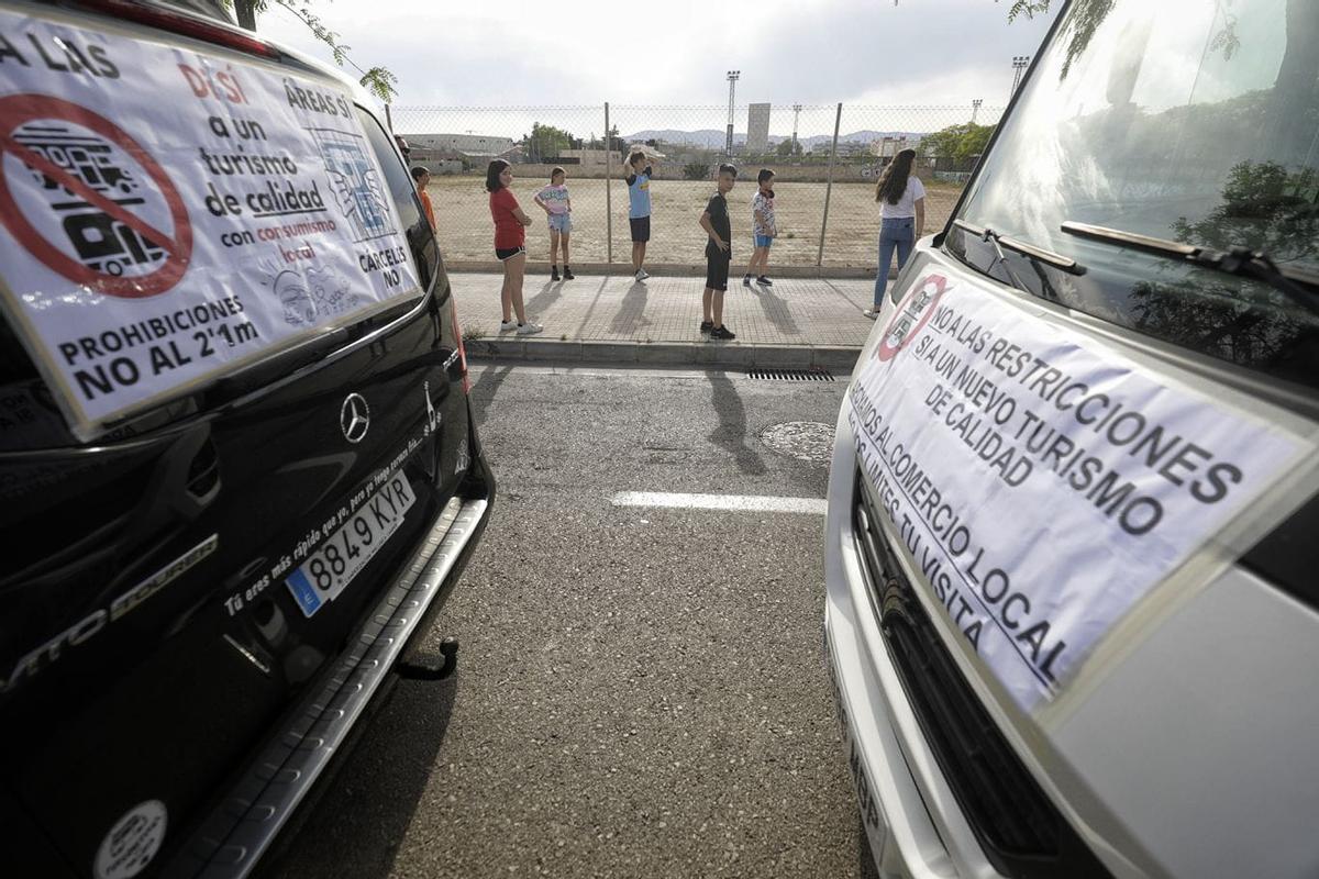 Unos 300 caravanistas toman las calles de Palma