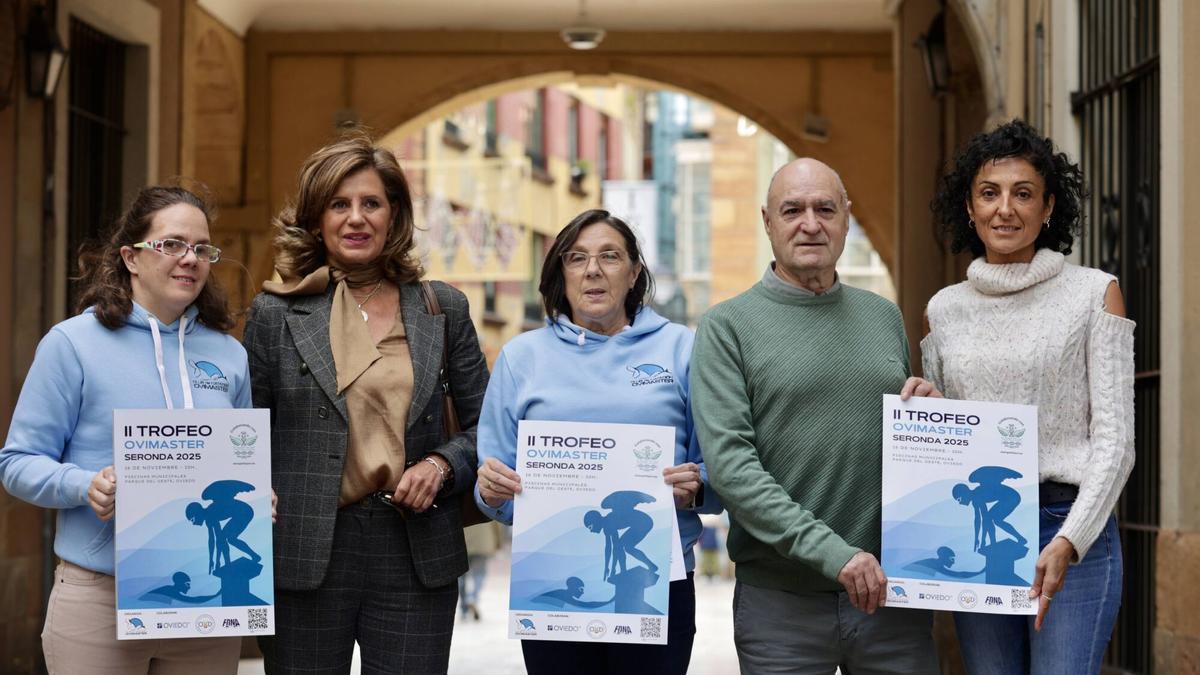 Por la izquierda, Esther Bermúdez, Conchita Méndez, Gloria Blanco, Agustín Blanco y Natalia Santa Bárbara.