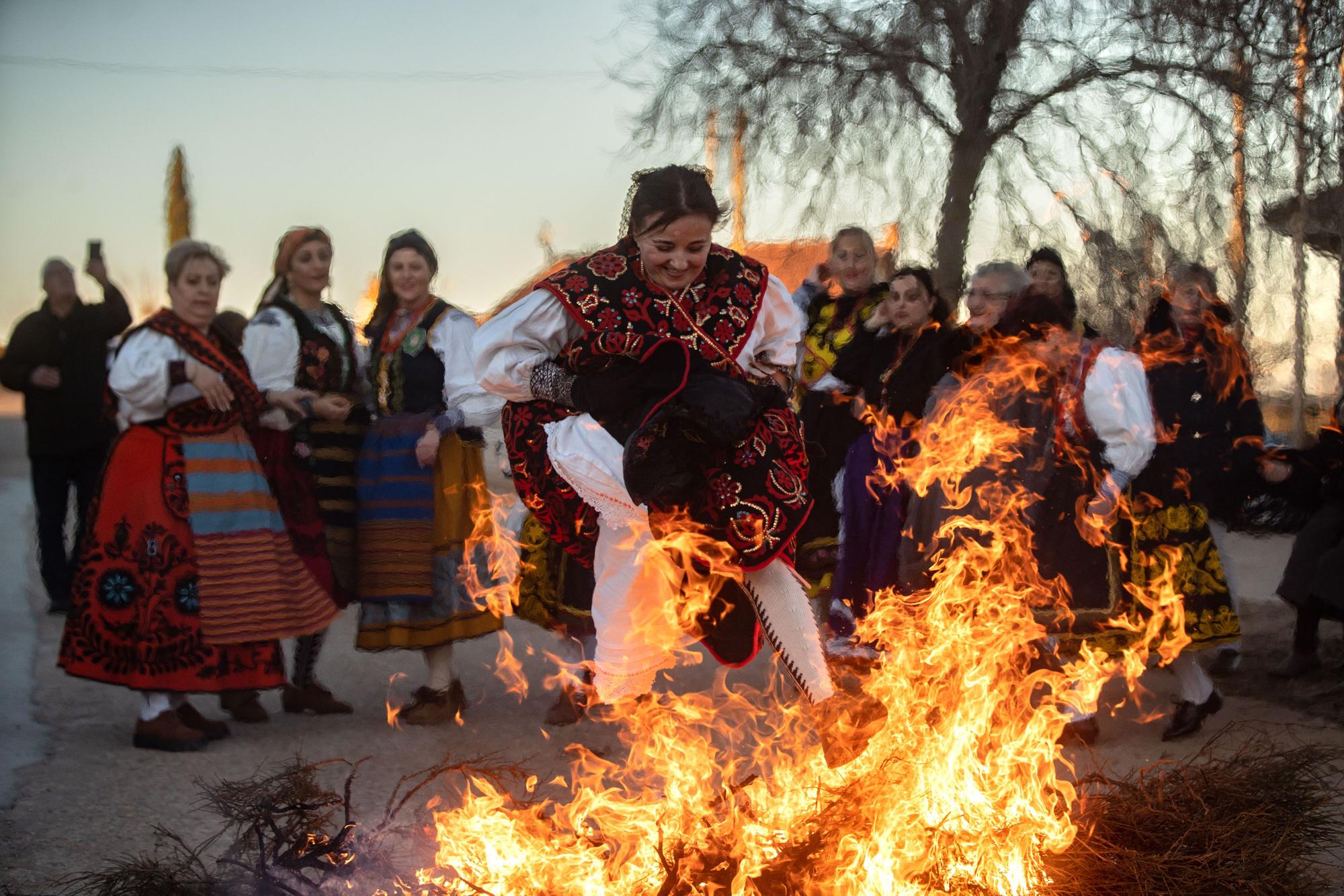 GALERÍA | El tradicional Salto del Piorno de las águedas de Andavías, en imágenes