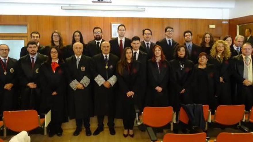 Jura de quince abogados en Alicante