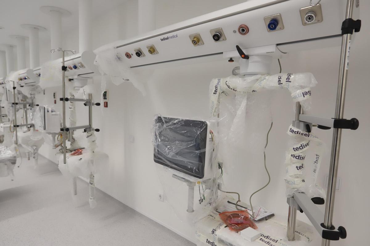 Maquinaria por estrenar en el hospital.