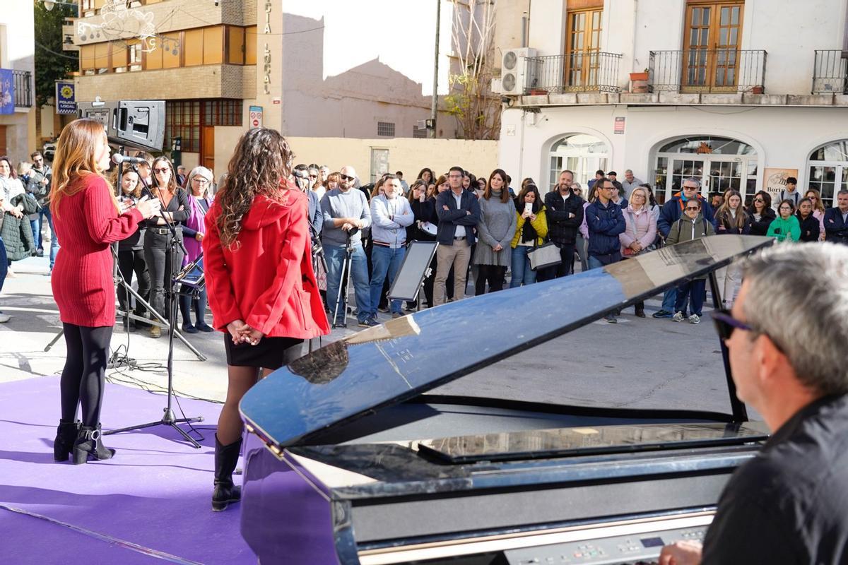 Actuación durante el acto del 25N en Ontinyent.